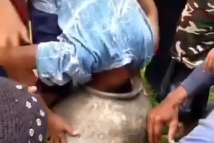 Video Viral Kepala Anak Kecil Tersangkut Dalam Gentong, Netizen: Kasihan Tapi Lucu
