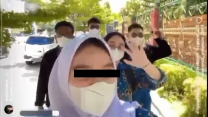 Video Viral, Siswa Siswi SMA di Cirebon Pulang Bareng Usai Diduga Covid-19 oleh Pihak Sekolah