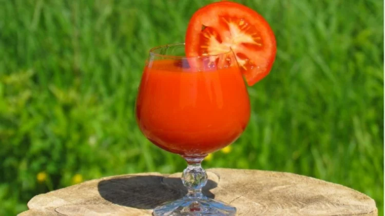 Bukan Hanya Menyegarkan, Ini 4 Manfaat Jus Tomat untuk Kesehatan Tubuh!