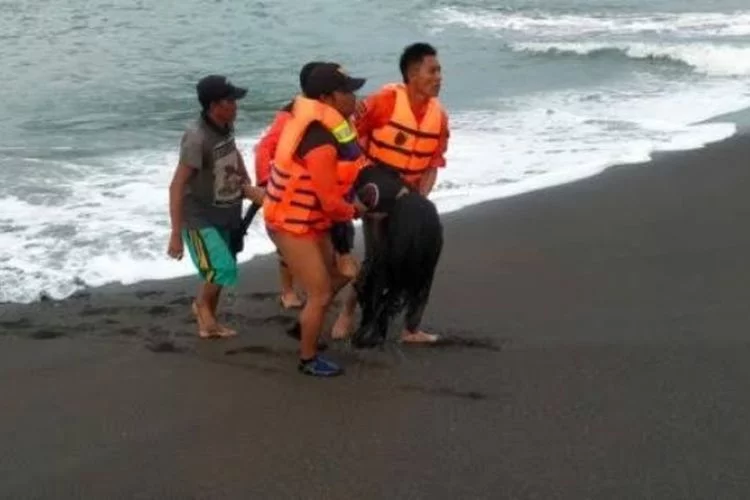 Kesaksian Ibu Korban Ritual Maut di Pantai Payangan, Anak Jadi Hobi Mabuk & Ingin Cari Ketenangan Diri