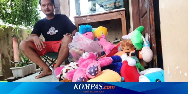 Hobi Unik Keluarga Nurwanto Main Mesin Capit hingga Mengoleksi 800 Boneka