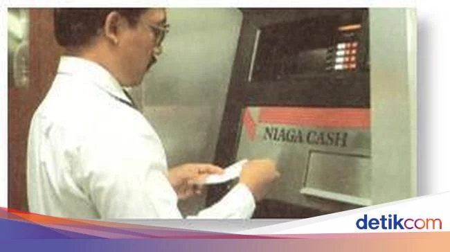 Sejarah Mesin ATM di RI, Syarat Lokasi hingga Area Raffi-Nagita Terpilih
