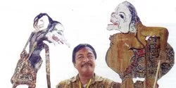 Lelaki Surabaya Ini Bikin Wayang dari Pelepah Pisang, Awalnya Hobi Jadi Ladang Rezeki