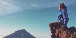 Hobi Naik Gunung, Ini 4 Potret Kece Mariana Putri 'Takdir Cinta yang Kupilih'