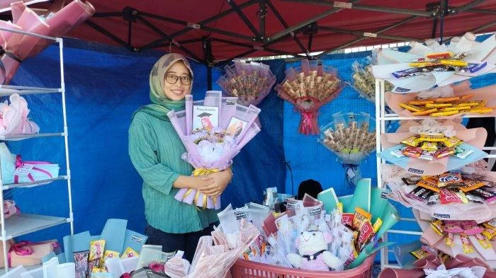 Berawal dari Hobi, Marma Wati Kamsir Kini Mampu Bantu Biayai Kuliah dari Hasil Jual Buket Bunga - Tribun-sulbar.com