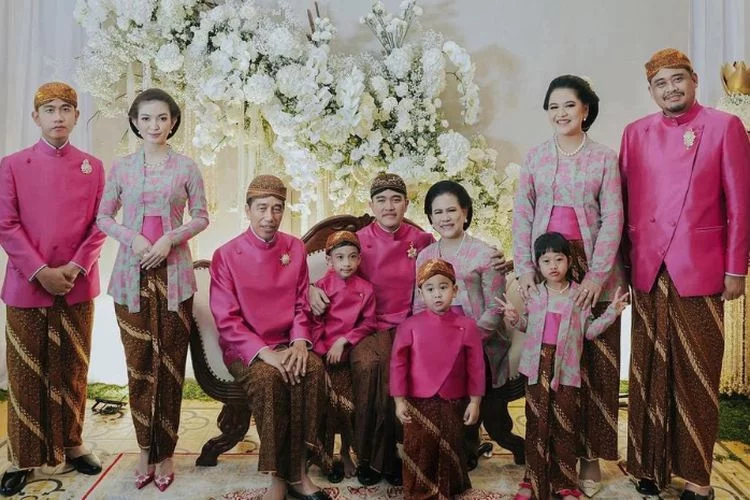Komentar Gibran Rakabuming terkait cuitan Kaesang Pangarep yang hobi keramas usai menikah: Ketombean