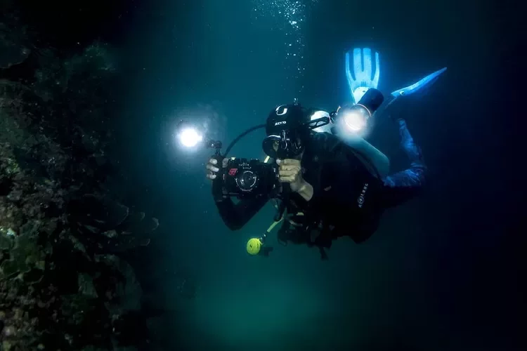Hobi Diving? Jangan Lewatkan DeepSpot, Kolam Terdalam di Dunia dengan Gua di Bawah Laut