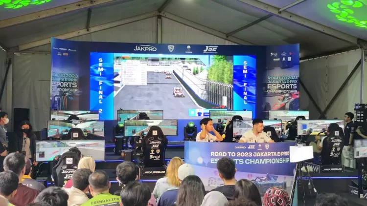 Pembalap 15 Tahun Juara Balapan Simulator Formula E Jakarta